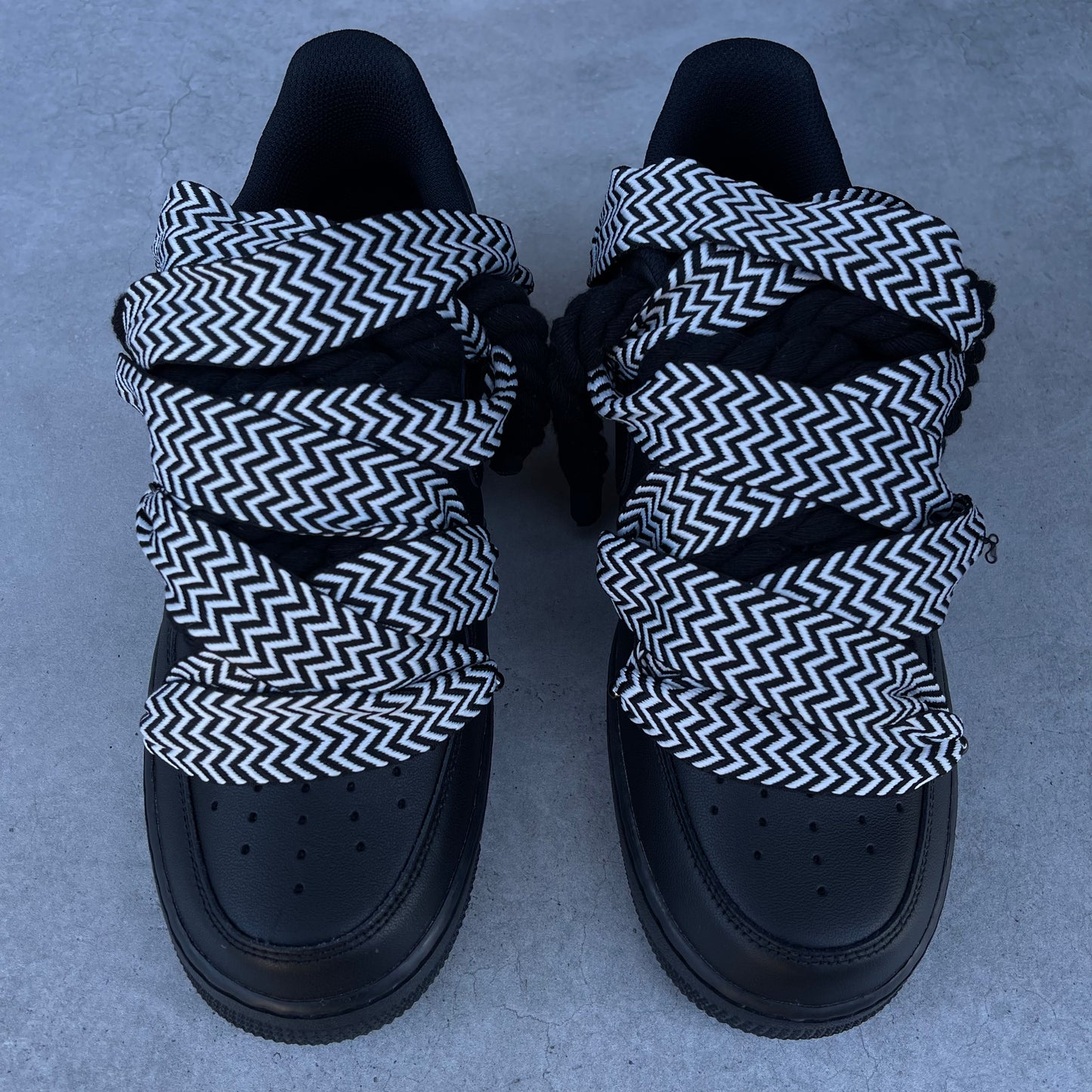 Custom AIR FORCE 1 black - Chunky laces LOT